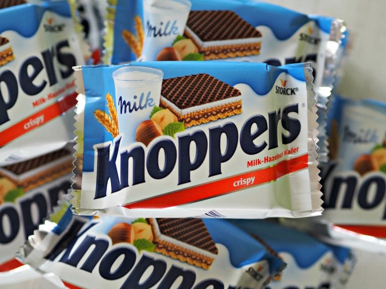 Knoppers Snack Bars Review - close up