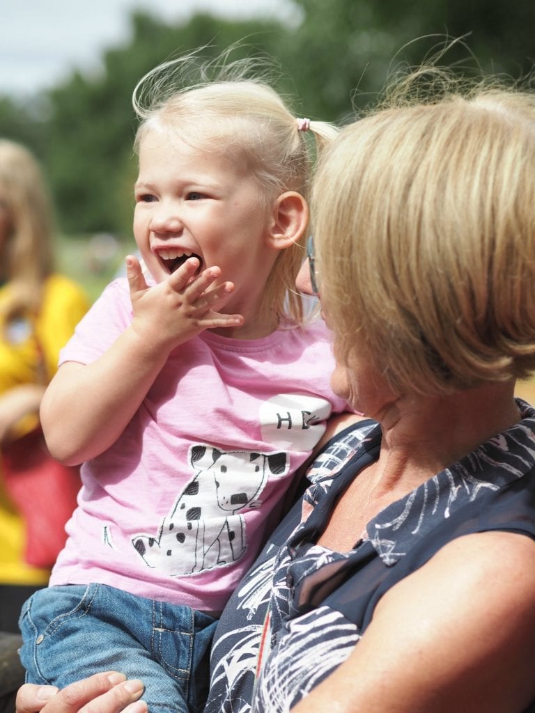  Things We Did This Summer Holidays - 2017 - Aria seeing the giraffes