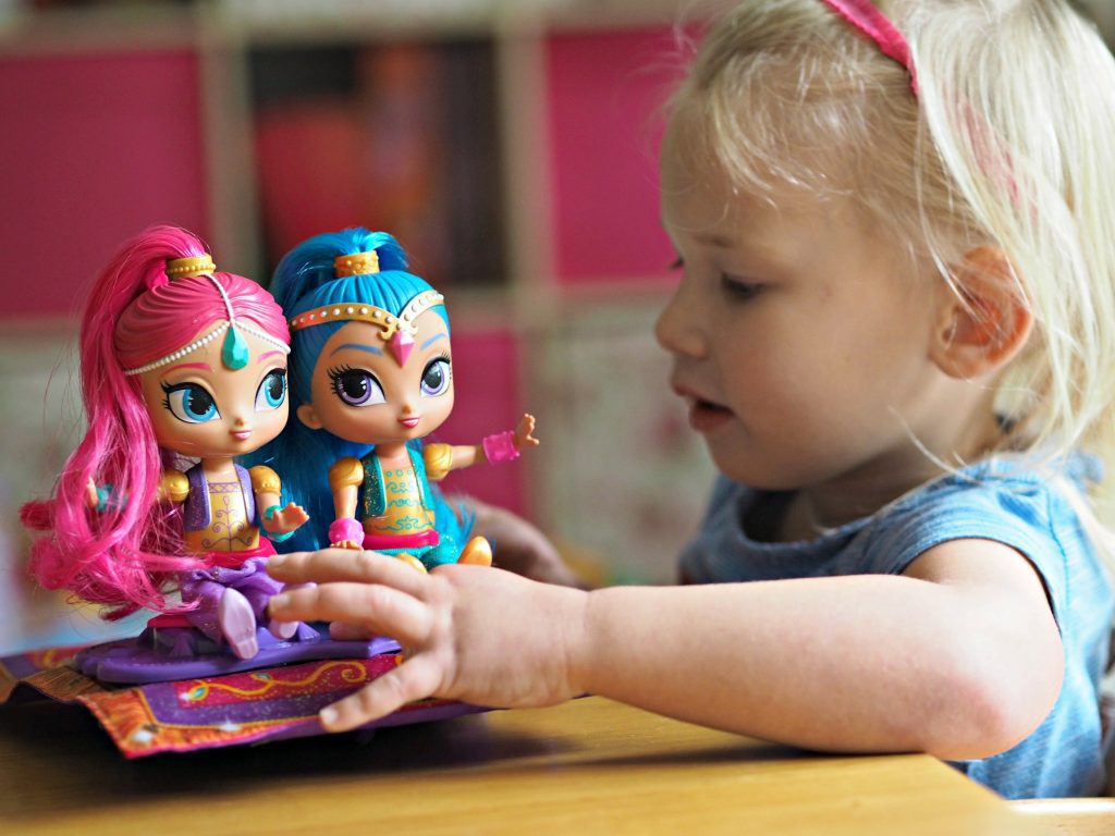 Shimmer and Shine Magic Flying Carpet - pressing the sounds button