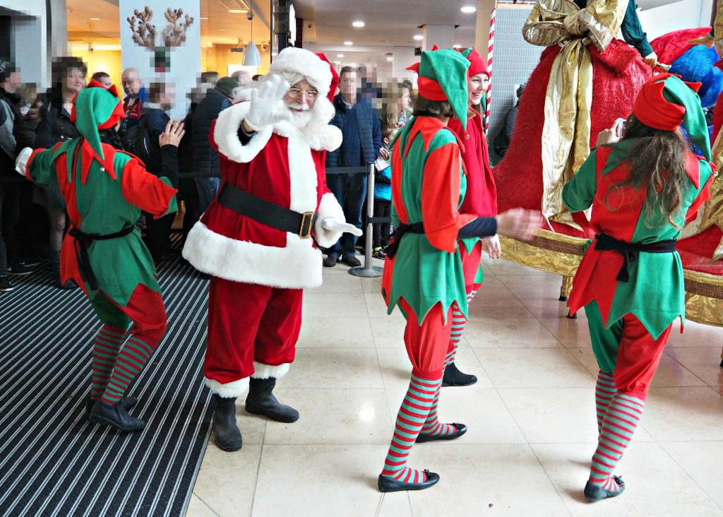 Basingstoke at Christmas & a Trip to Nandos - Santa parade 4