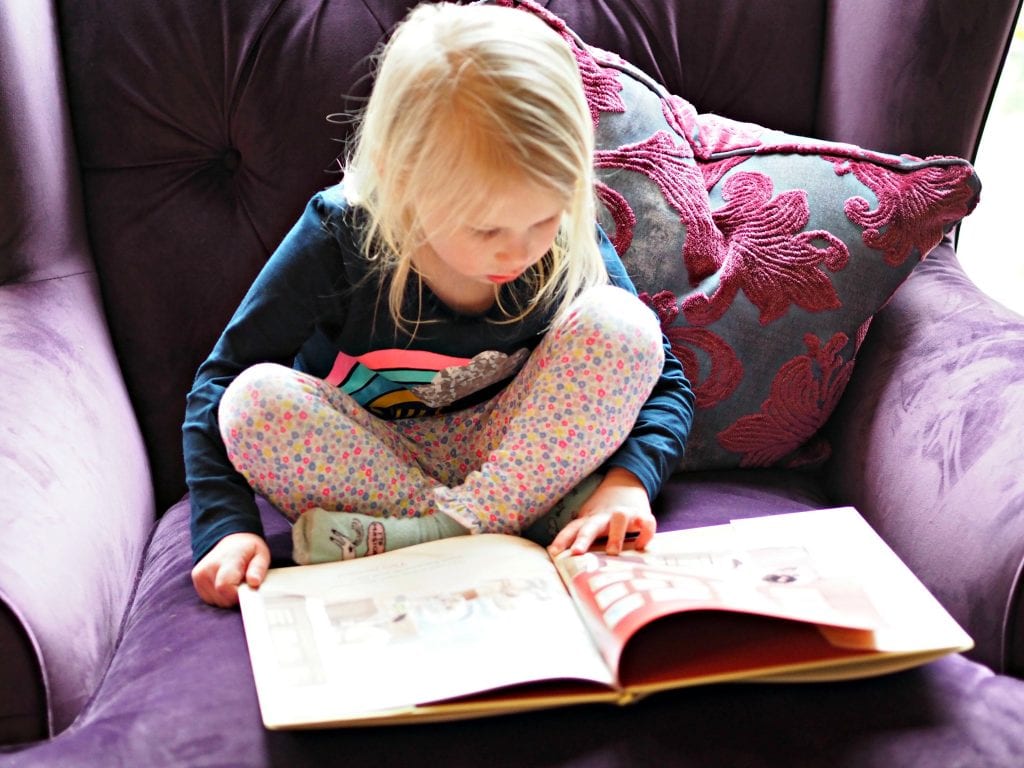 CHILDREN'S BOOK REVIEW She Persisted Around the World - Aria reading