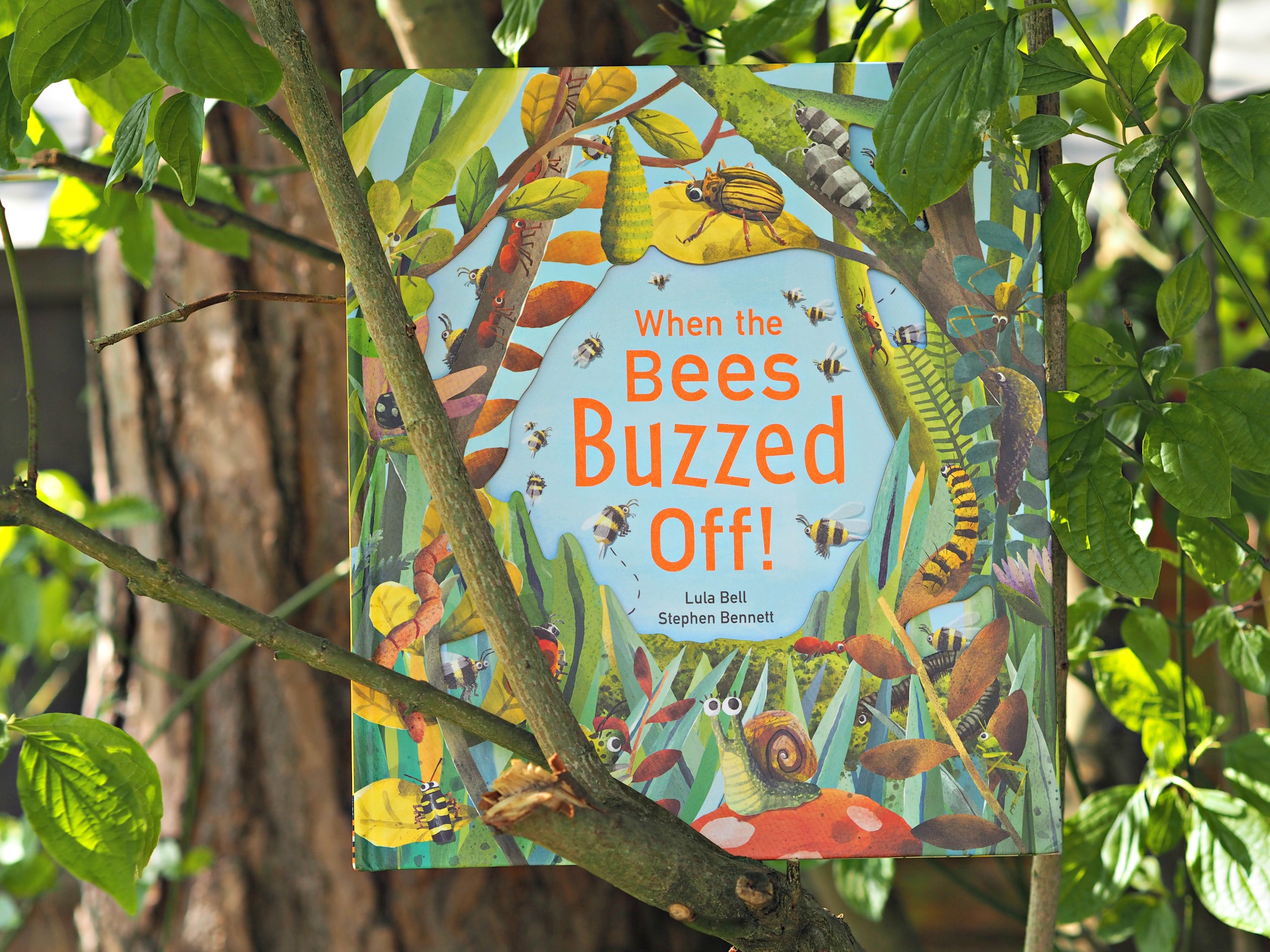  CHILDREN'S BOOK REVIEW When the Bees Buzzed Off - book cover