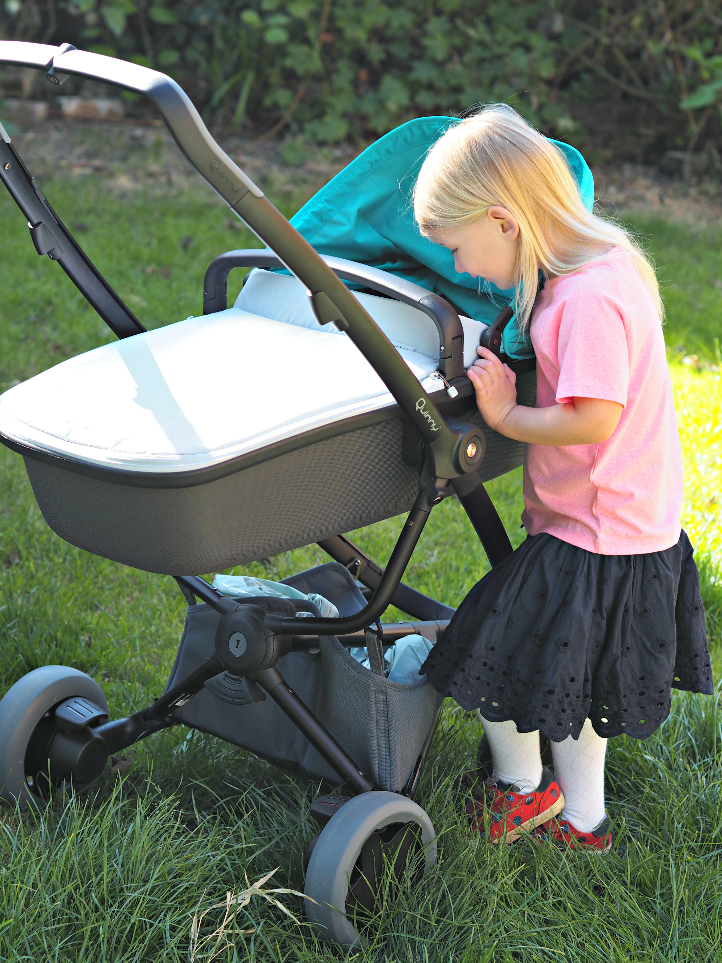 Quinny Zapp Flex Plus Carrycot Review - Aria talking to Bo