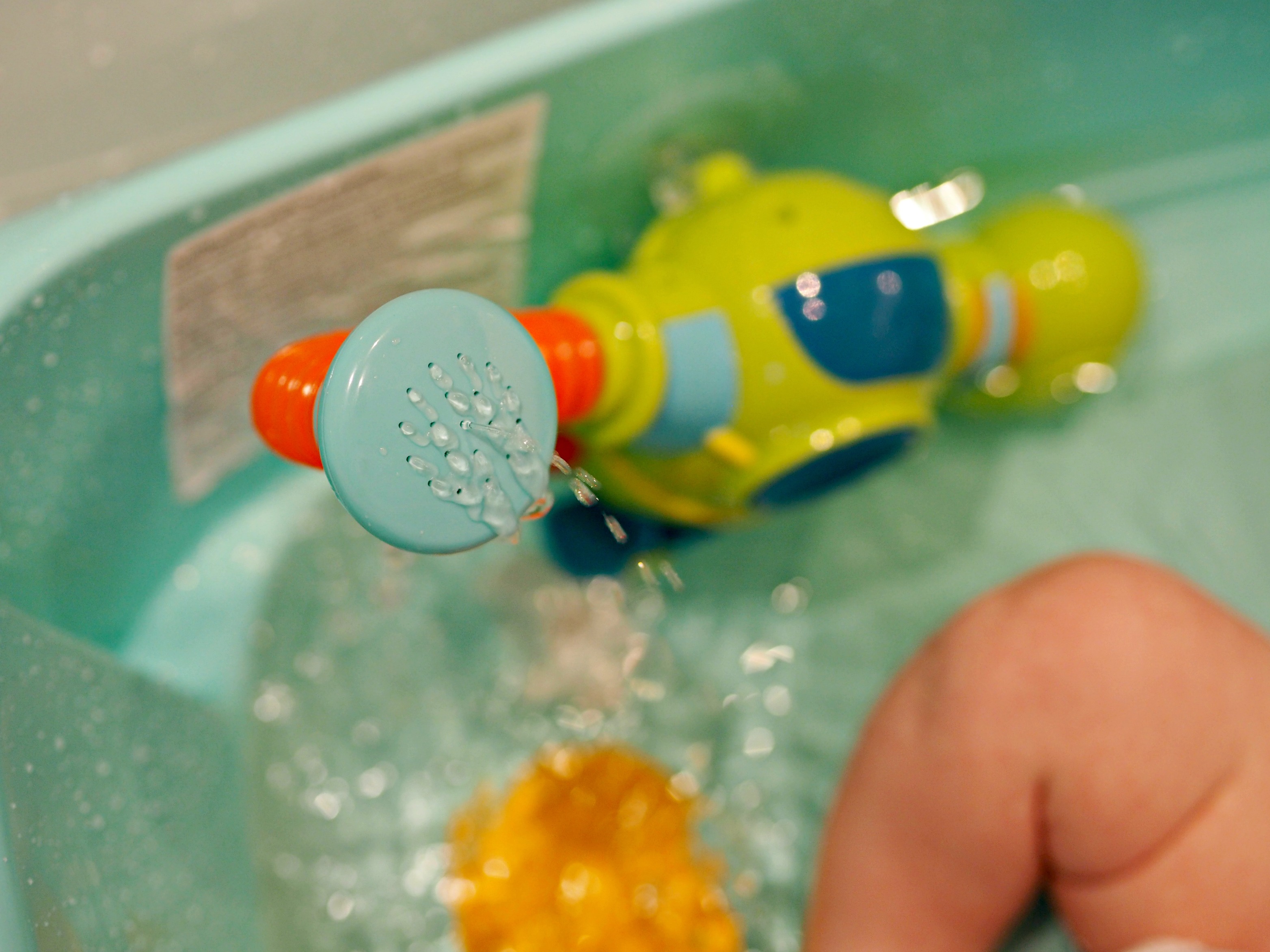 Baby Bath and Bed Routine with Summer Infant - my fun tub water spray