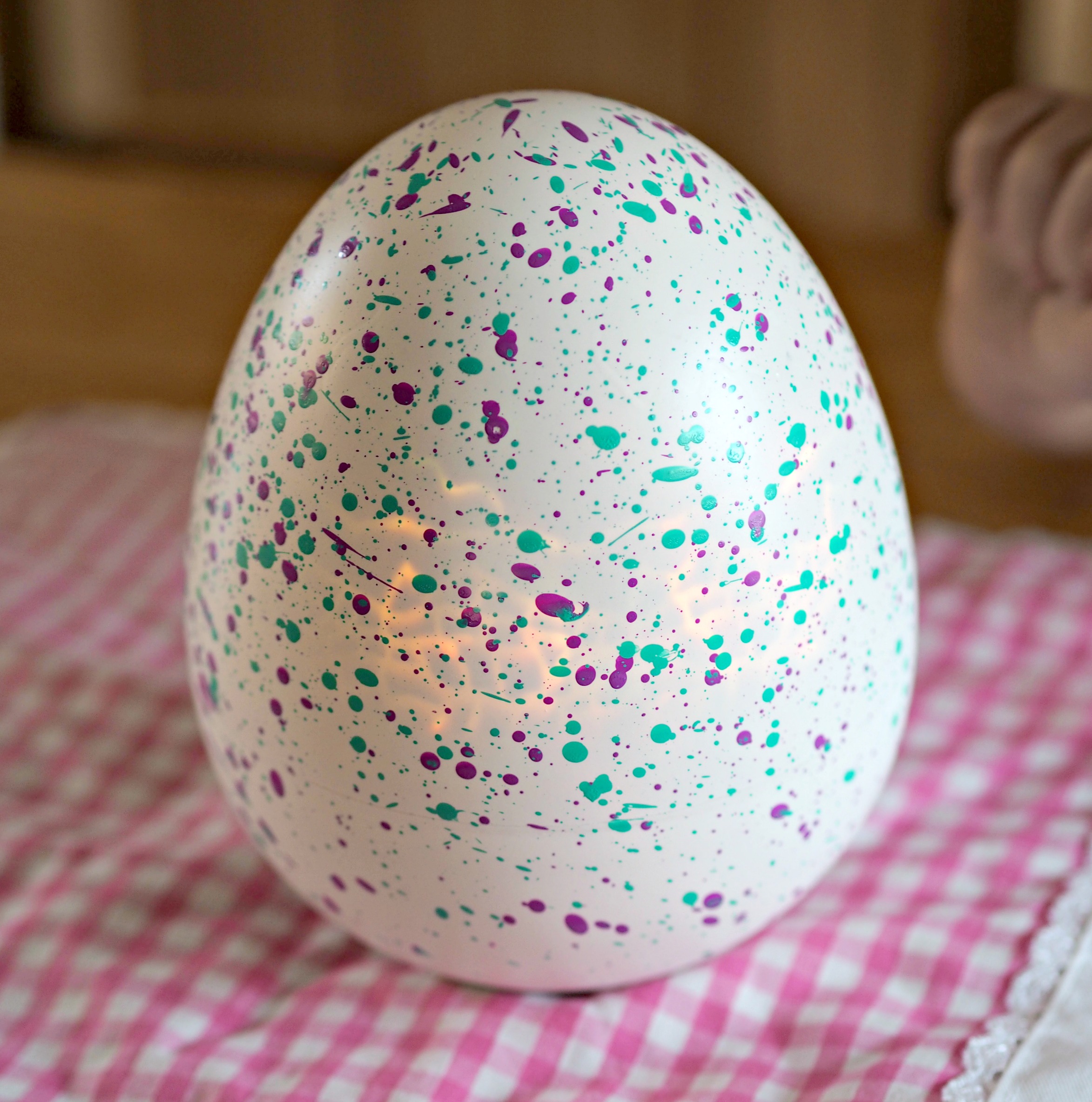  Hatchimals Hatchibabies Review - eyes glowing through