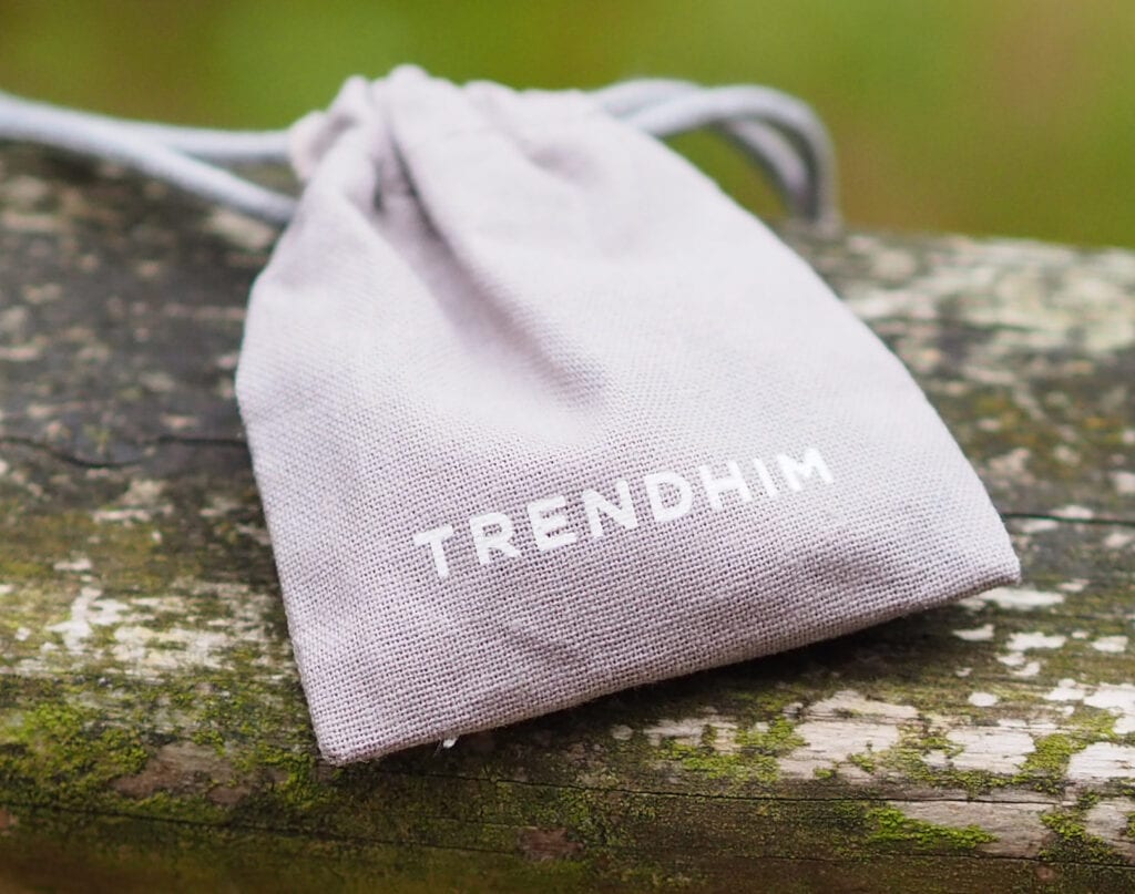 Trend him packaging. Small grey drawstring bag